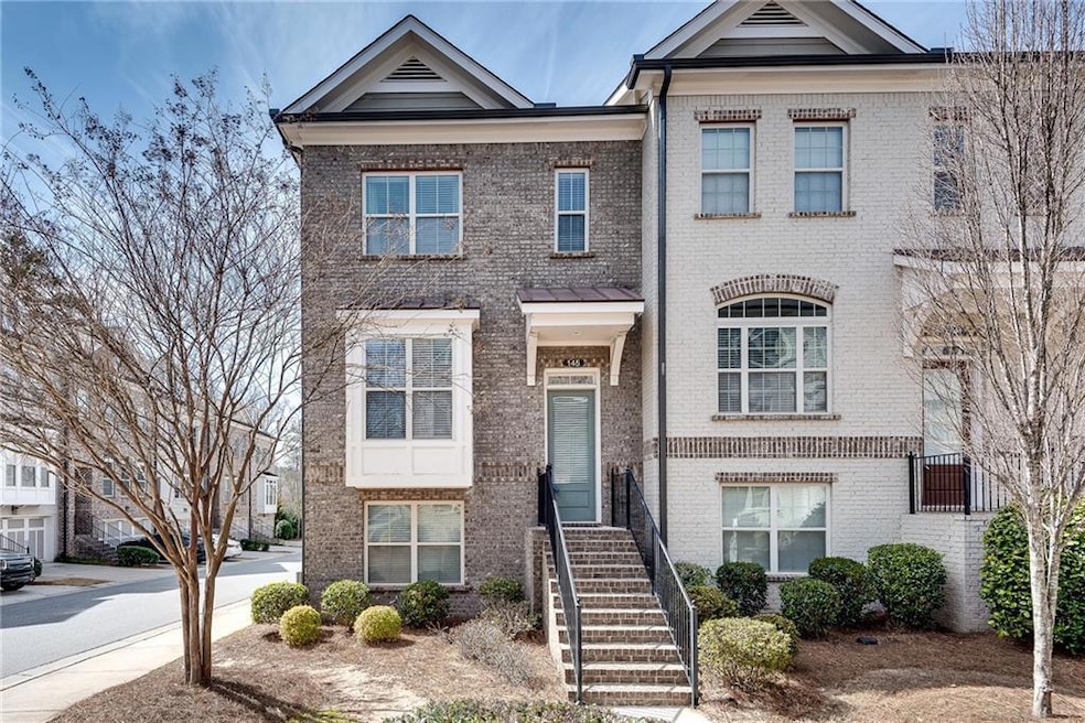 House Front, End Unit, 3 Sides Brick, Property Fea