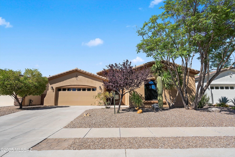 Welcome to 4706 W Cholla Bluff Dr!!