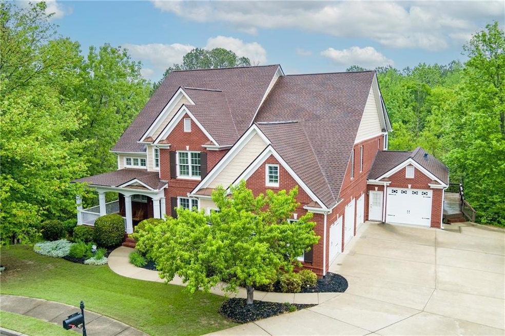 View of front facade with a shingled roof, a front