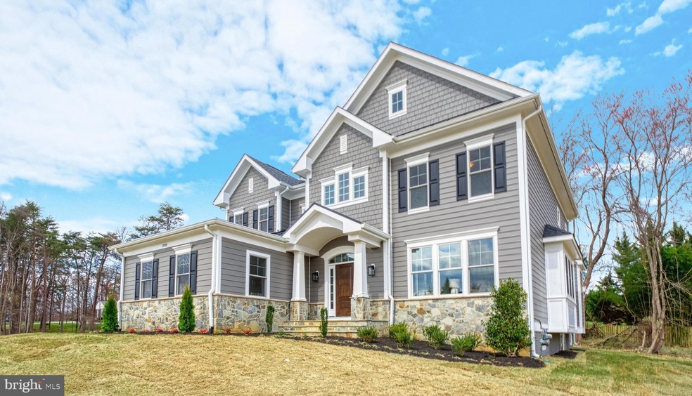 11018 Oakton Rd, Oakton, VA 22124 - photo 1