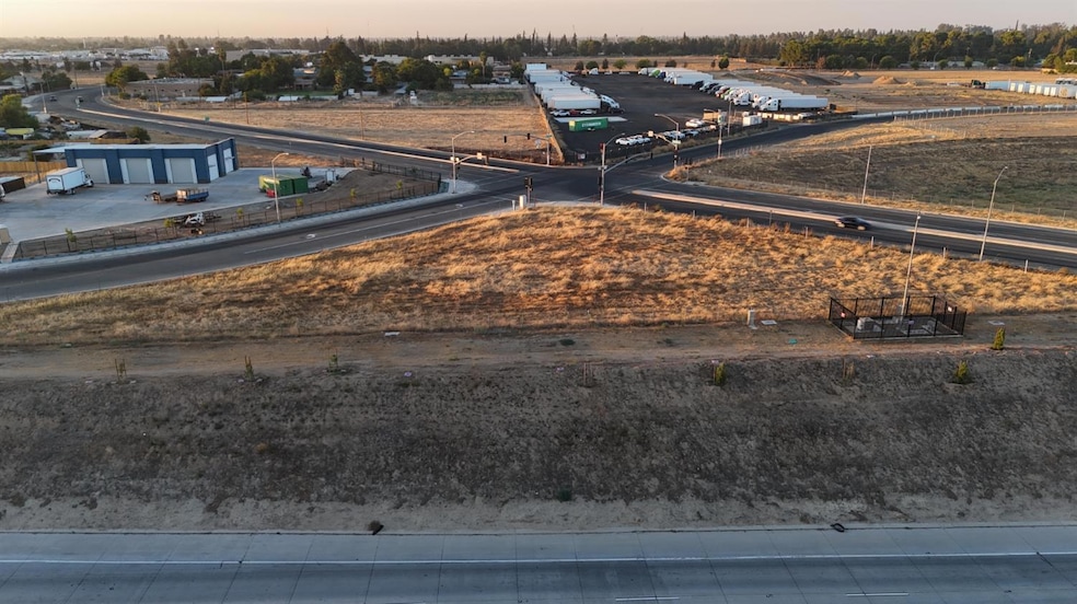 0 W Dan Ronquillo Dr S Roeding D unit 636403, Fresno, CA 93706 - photo 1