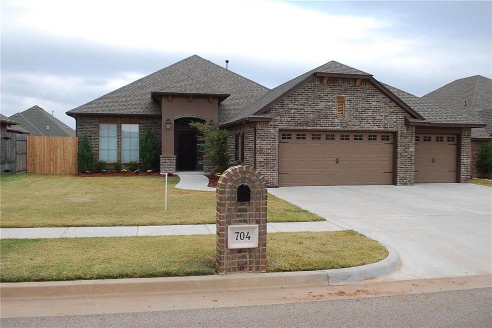 704 Samantha Ln, Moore, OK 73160 - photo 1