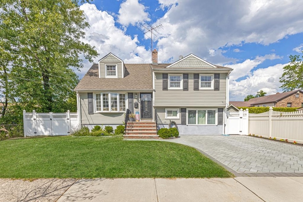 727 Lancaster Rd, Ridgefield, NJ 07657 - photo 1