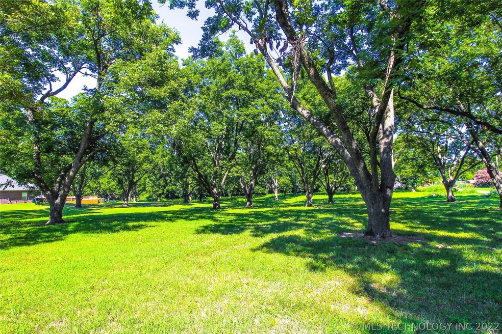 11 N E St, Eufaula, OK 74432 - photo 1