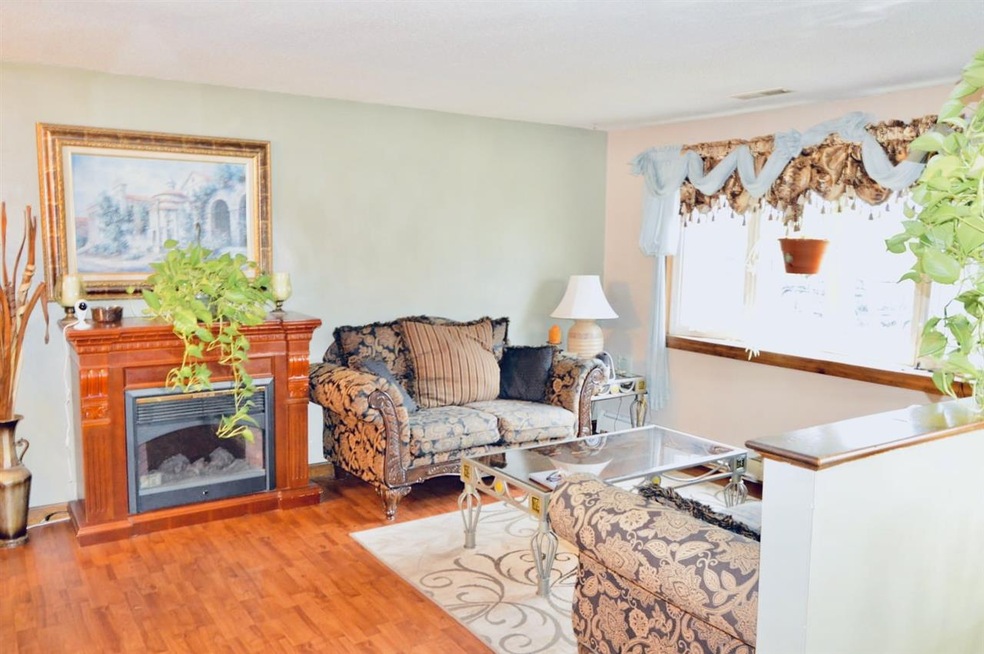 5 Shaw Cir, Nashua, NH 03062 - photo 1