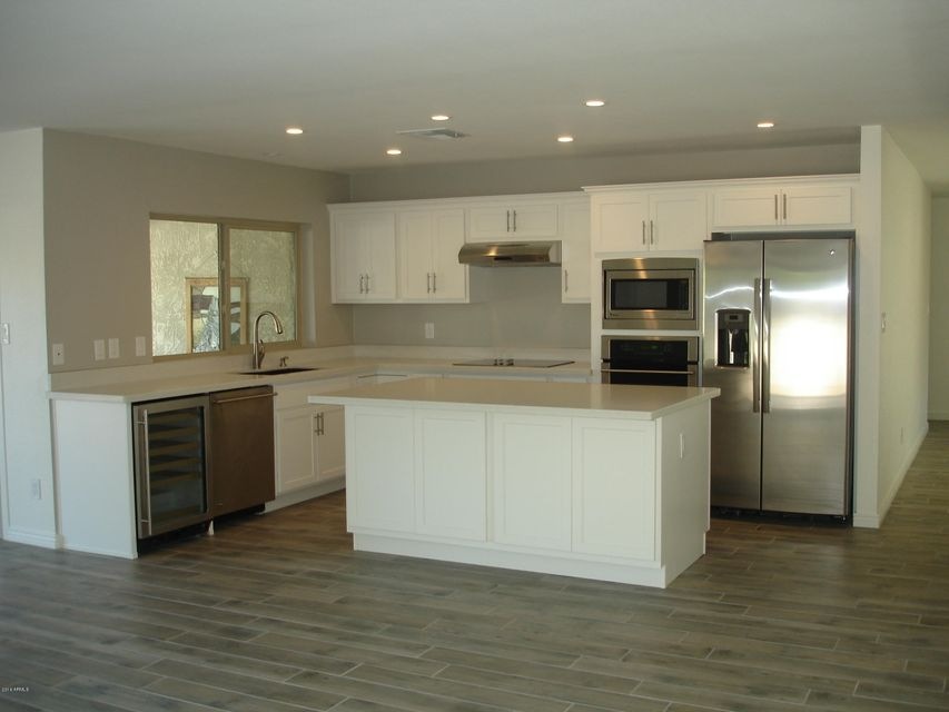Eat-in kitchen