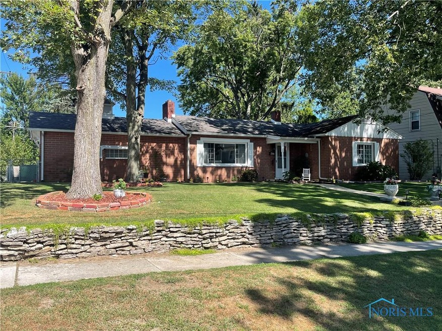 2566 Pershing Dr, Toledo, OH 43613 - photo 1