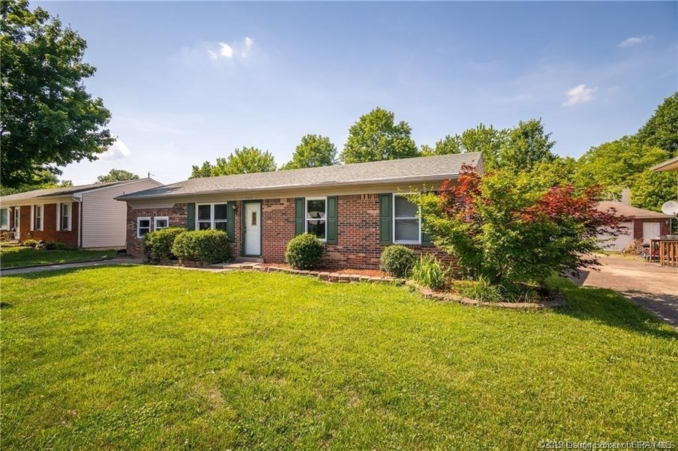 303 Pimlico Dr, New Albany, IN 47150 - photo 1