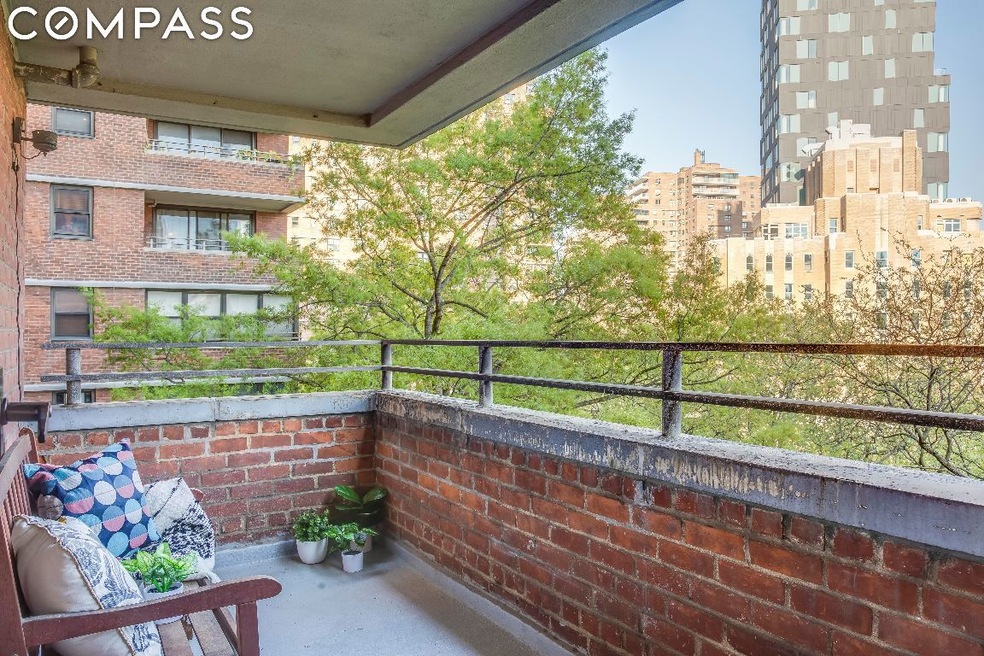 Seward Park Housing unit H-707, New York, NY 10002 - photo 1