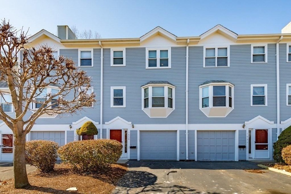 165 Old Colony Ave unit D, Quincy, MA 02170 - photo 1