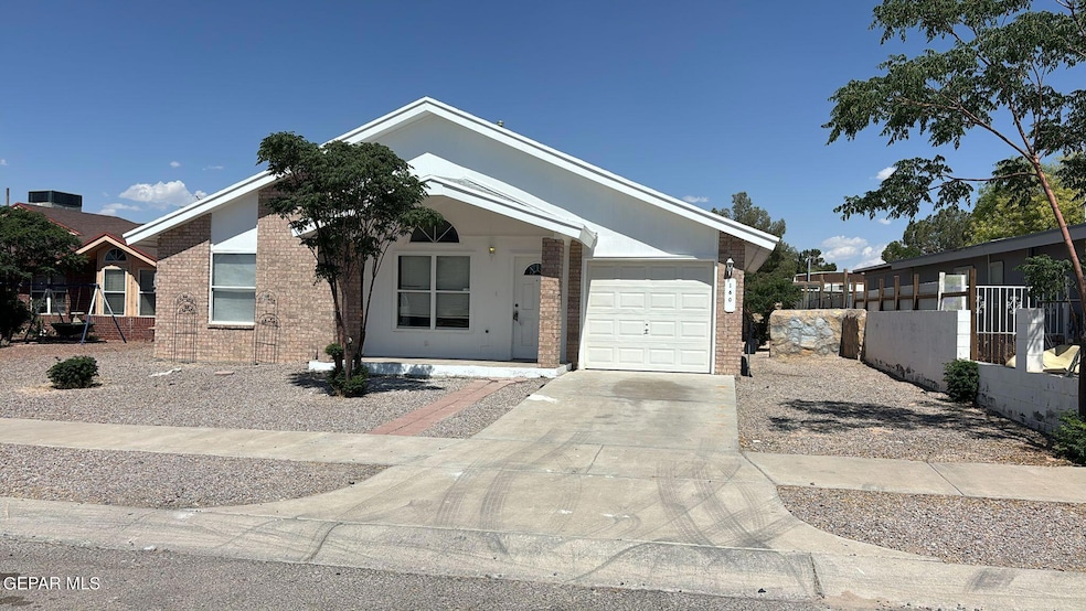 160 Barrel Cactus Dr, Horizon City, TX 79928 - photo 1