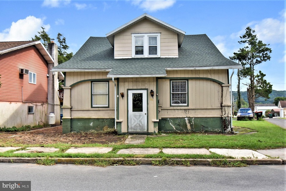 611 Mahoning St, Lehighton, PA 18235 - photo 1