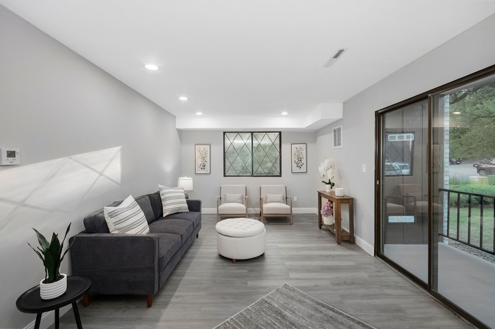 7 Greenbriar Dr unit 202, North Reading, MA 01864 - photo 1