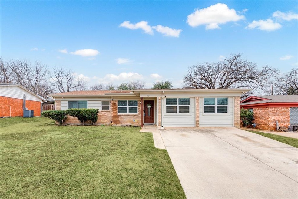 941 Jerry Ln, Bedford, TX 76022 - photo 1