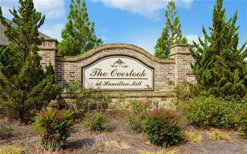 5193 Woodline View Ln, Hoschton, GA 30548 - photo 1