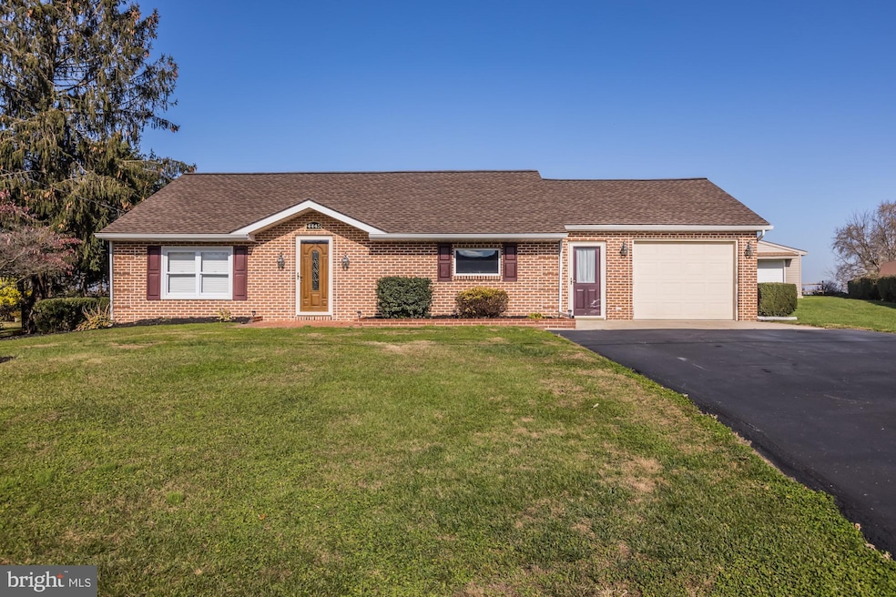 4445 Chinchilla Ave, Mount Joy, PA 17552 - photo 1