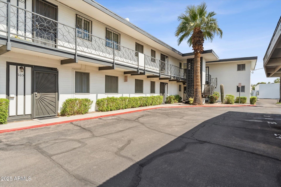 3242 E Camelback Rd unit 105, Phoenix, AZ 85018 - photo 1