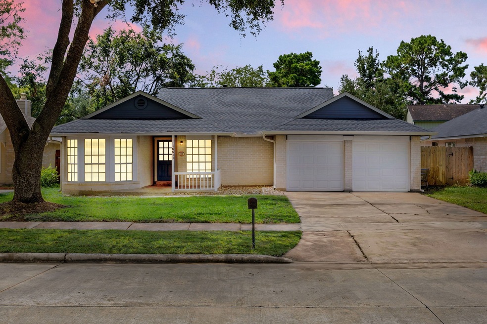 15511 Pebble Lake Dr, Houston, TX 77095 - photo 1