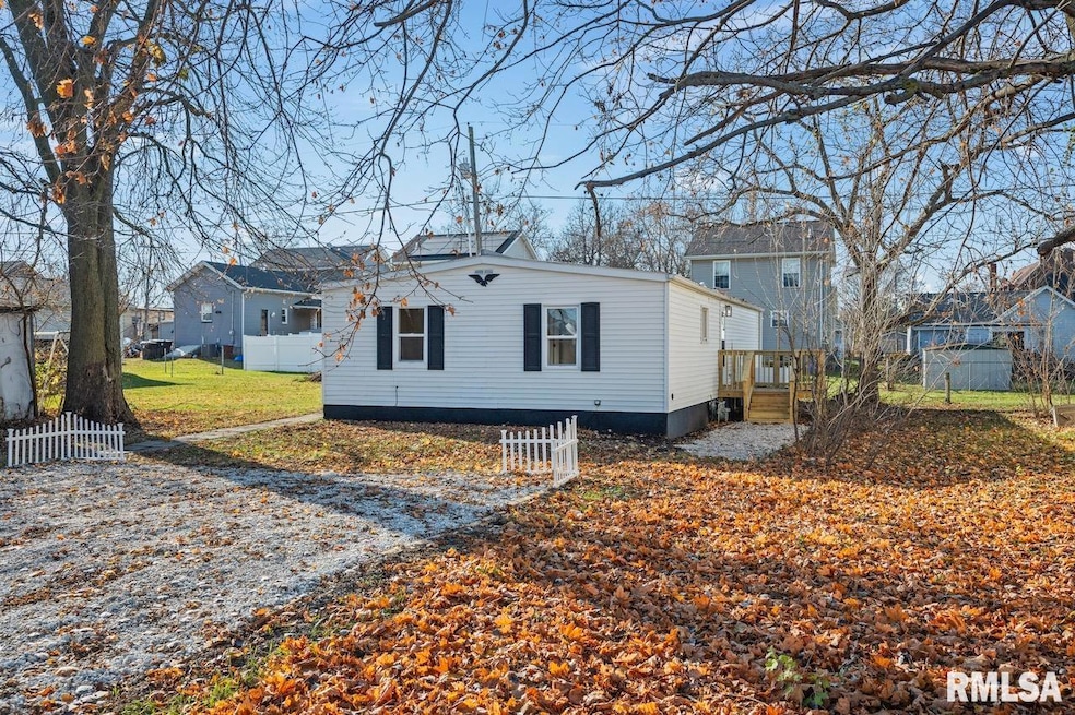 305 N 1st St, Dunlap, IL 61525 - photo 1