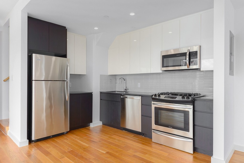 31-43 Vernon Blvd unit 203, Long Island City, NY 11106 - photo 1