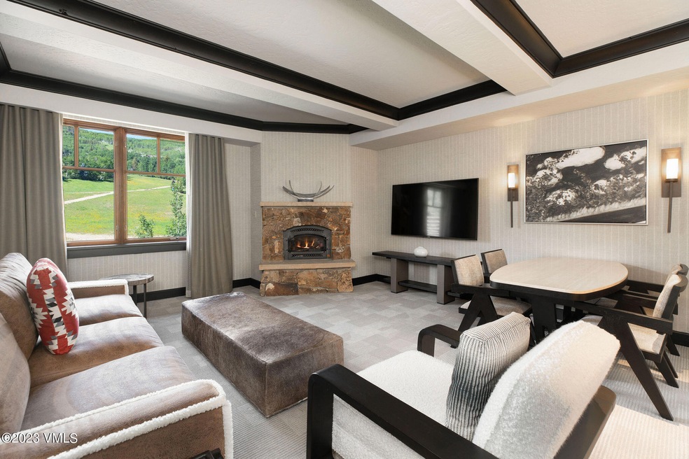 ritz_carlton_732_interior_living_a