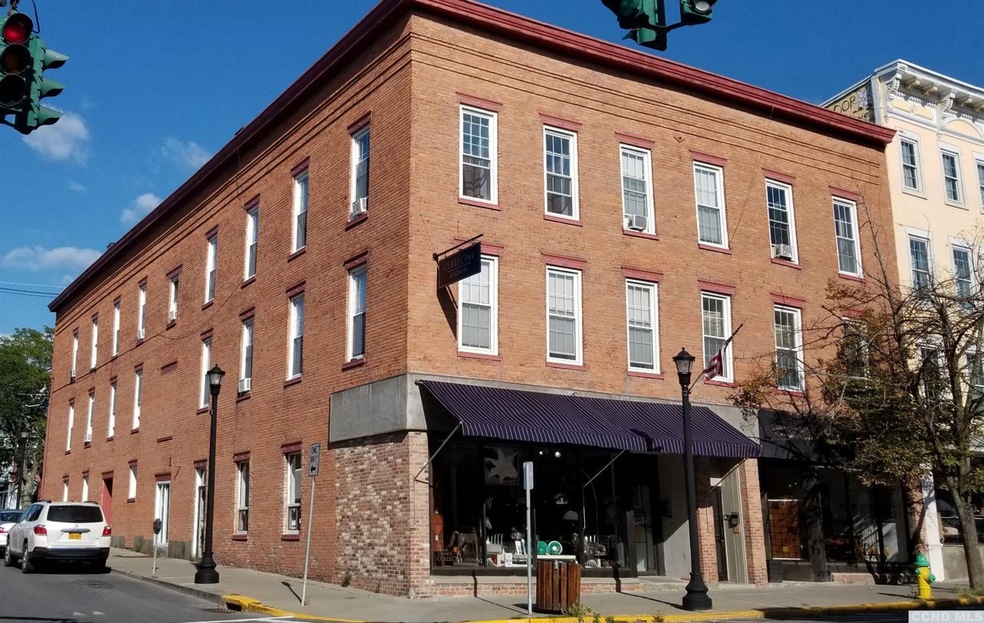 602 Warren St unit 5, Hudson, NY 12534 - photo 1