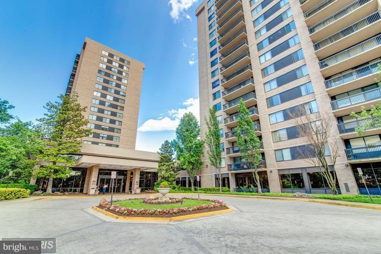 Skyline House unit W 1306, Baileys Crossroads, VA 22041 - photo 1