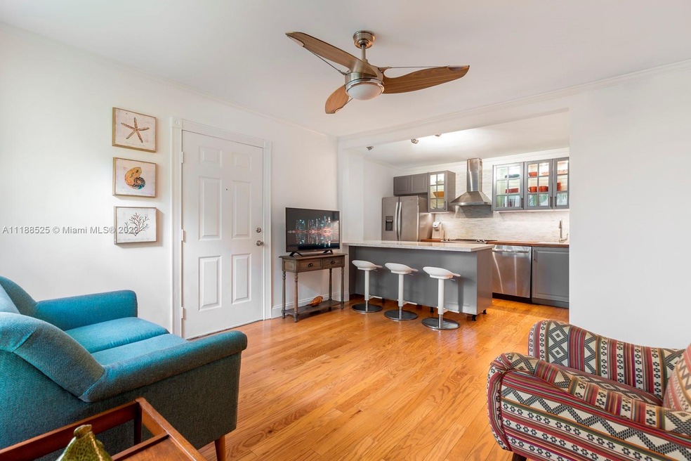 Kitchen with Breakfast Bar