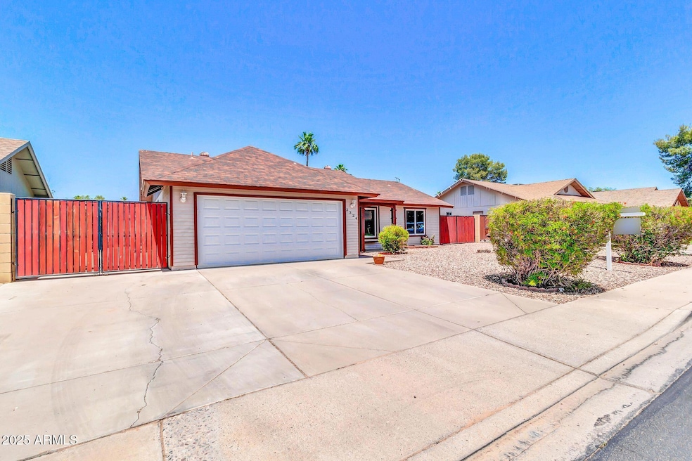 2324 E Crescent Ave-2