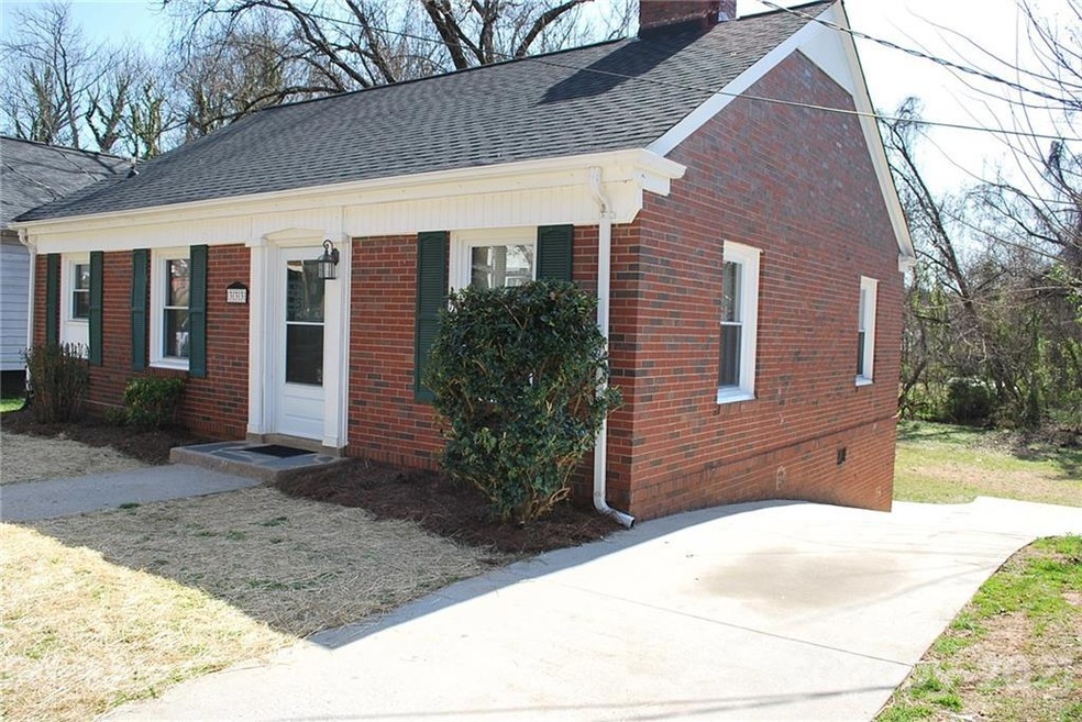 333 Brevard St, Statesville, NC 28677 - photo 1