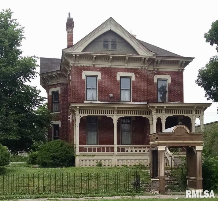 1426 Brady St, Davenport, IA 52803 - photo 1