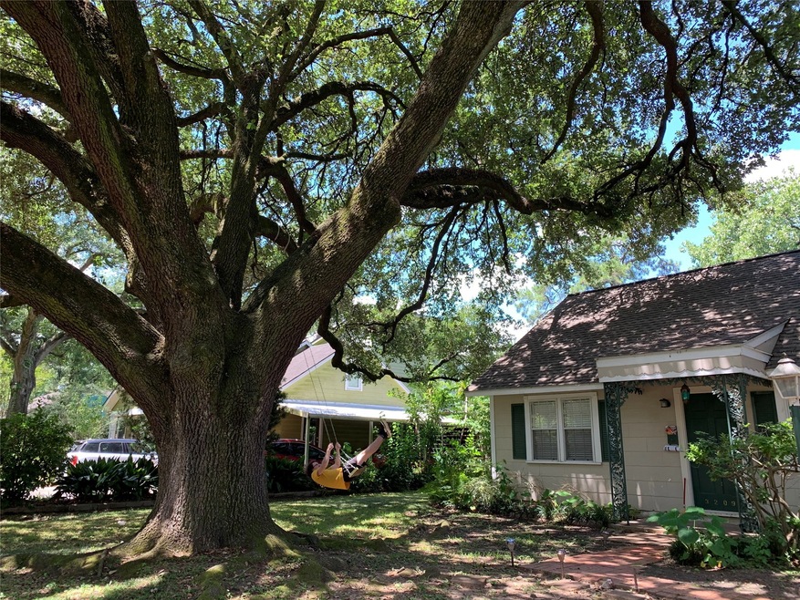 3209 Lawrence St, Houston, TX 77018 - photo 1