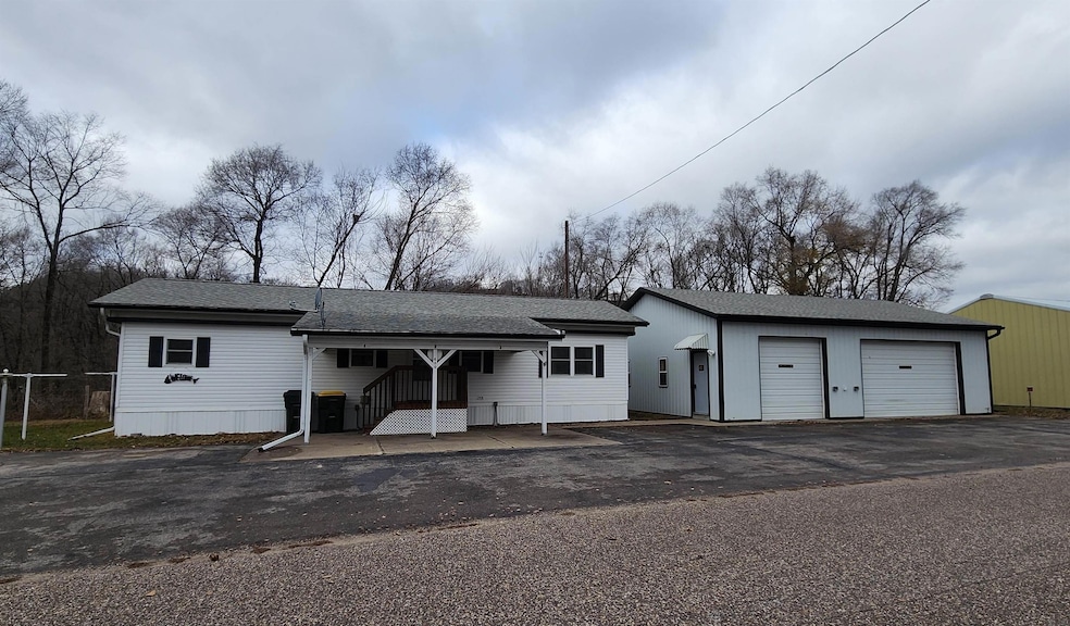 600 Ripley St, Harpers Ferry, IA 52146 - photo 1