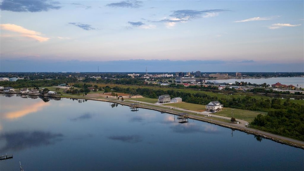 For Sale $215,000 • Co-Listing Agent