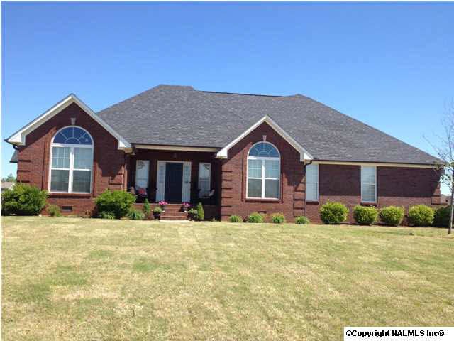 26012 CAMDEN COURT, EASY ACCESS TO I-565, DECATUR, MADISON, & HUNTSVILLE, 5 MINS TO NEW WALMART ON HWY 72 MADISON