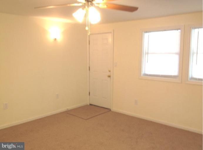 920 Niagara Ct, Halethorpe, MD 21227 - photo 1