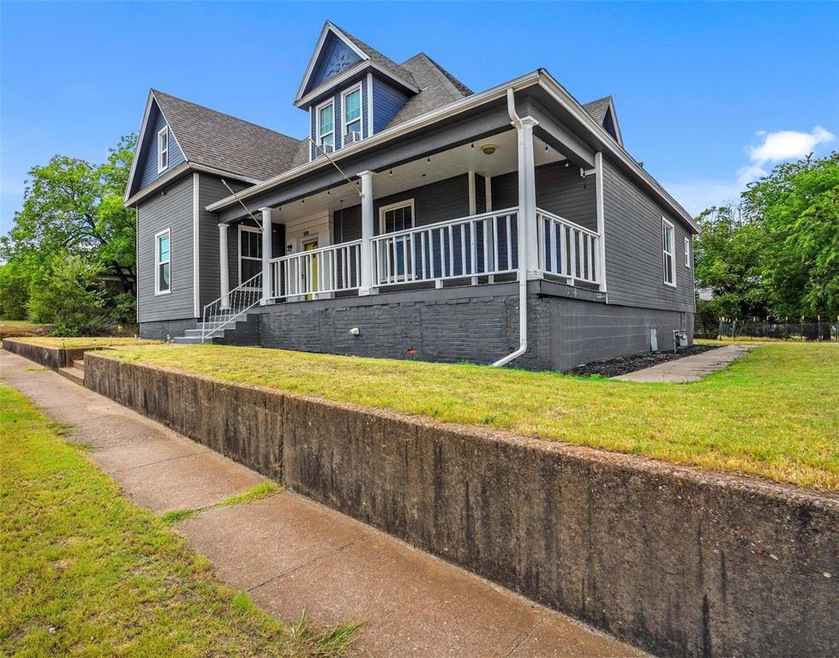 1002 Palo Pinto St, Weatherford, TX 76086 - photo 1