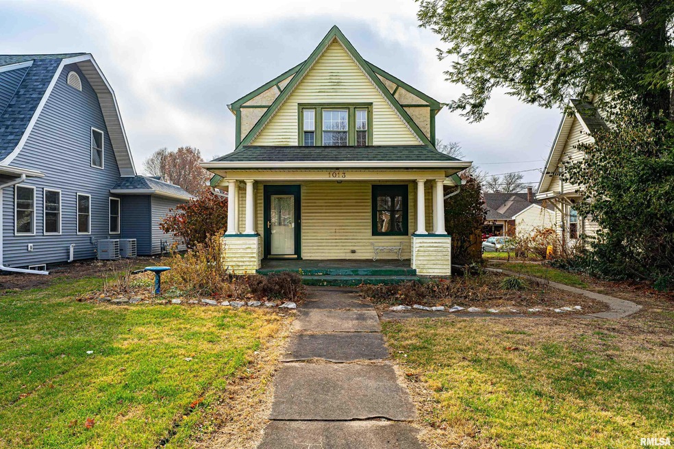 1013 Tremont St, Lincoln, IL 62656 - photo 1