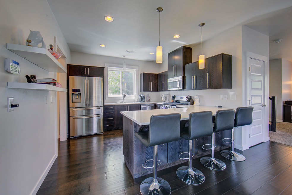 Kitchen, Casual Bar