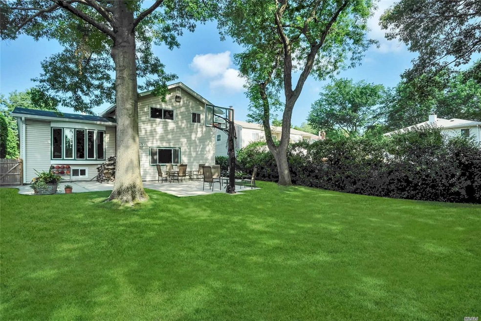 117 Cow Neck Rd, Port Washington, NY 11050 - photo 1