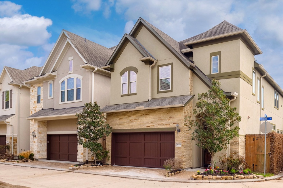 8210 Cabernet Ln, Houston, TX 77055 - photo 1