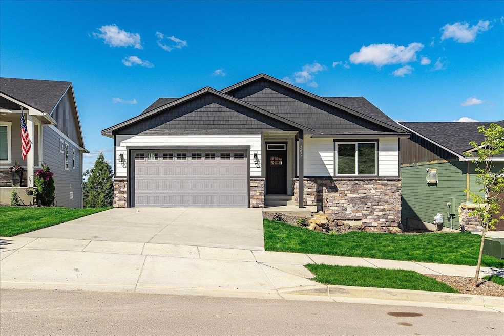 For Sale $649,000 • Co-Listing Agent