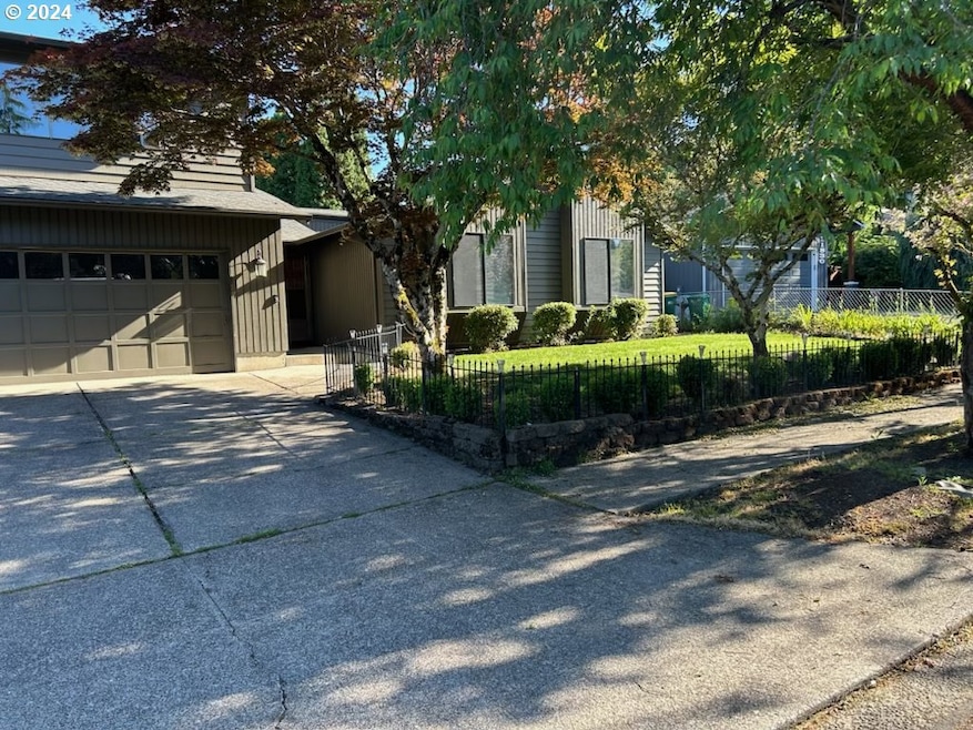 11800 SW Ebberts Ct, Beaverton, OR 97008 - photo 1