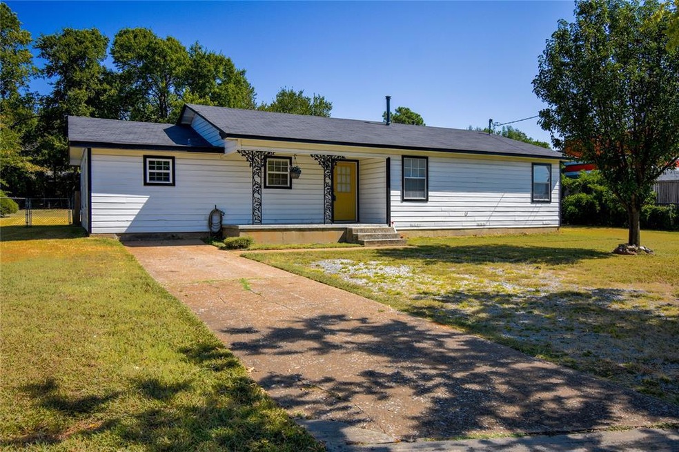 2611 W Morton St, Denison, TX 75020 - photo 1