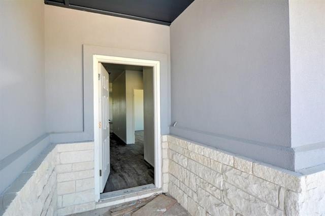 547 County Road 306 unit B, Jarrell, TX 76537 - photo 1