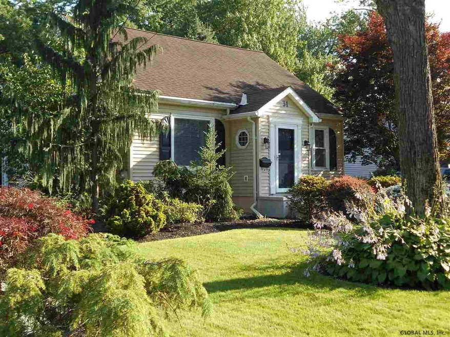 31 Bayberry Rd, Schenectady, NY 12306 - photo 1