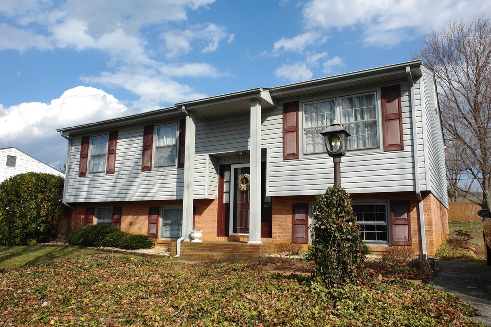 Front Exterior Photo