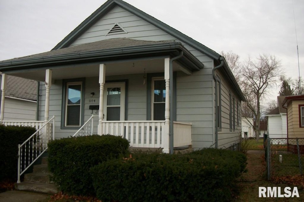 1104 N Kickapoo St, Lincoln, IL 62656 - photo 1