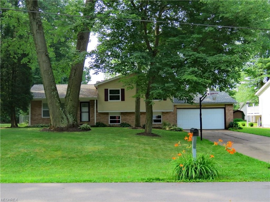 Welcome to 1137 Will-o-Wood!  3 bed split in nice 