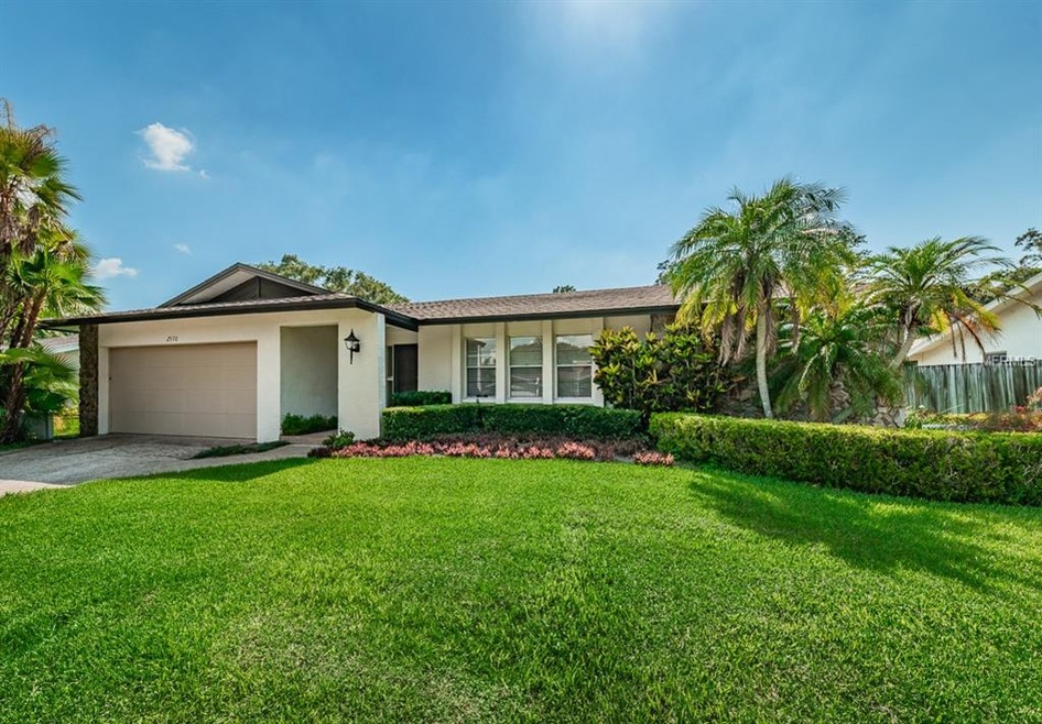 4 Bedroom Pool Home in Sought after Northwood Esta
